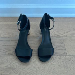 Michael Kors Black sandal- great condition!